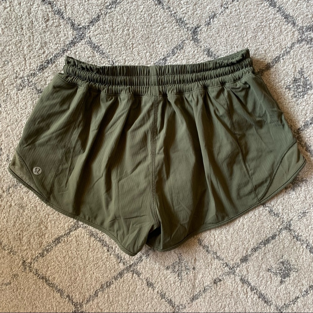 Lululemon hot hotty shorts green size 4
